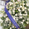 Arreglo fúnebre con pedestal flores blancas
