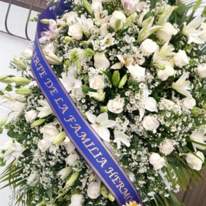 Arreglo fúnebre con pedestal flores blancas