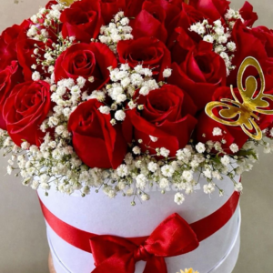 Canasta con 24 rosas