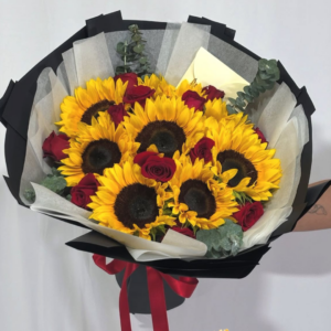 Ramillete flores rojas y girasoles
