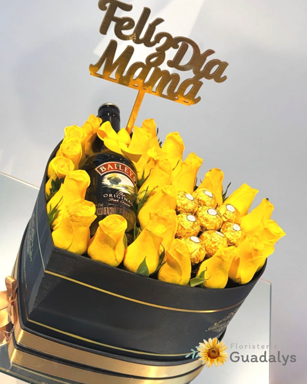 Detalle Floral Especial Rosas Amarillas mas baileys.