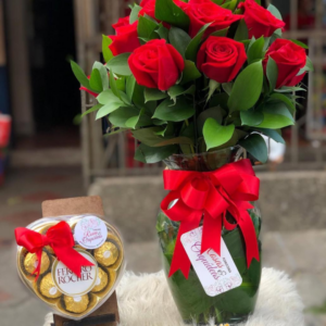 Jarrón con 24 Rosas rojas